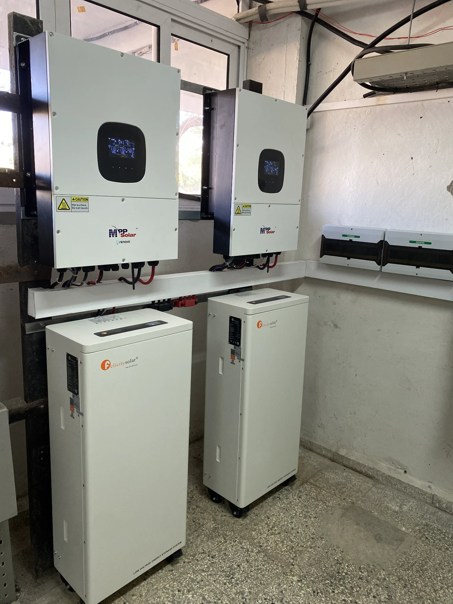 Sistema con almacenamiento y respaldo energético — instalación Renova — equipos e inversores