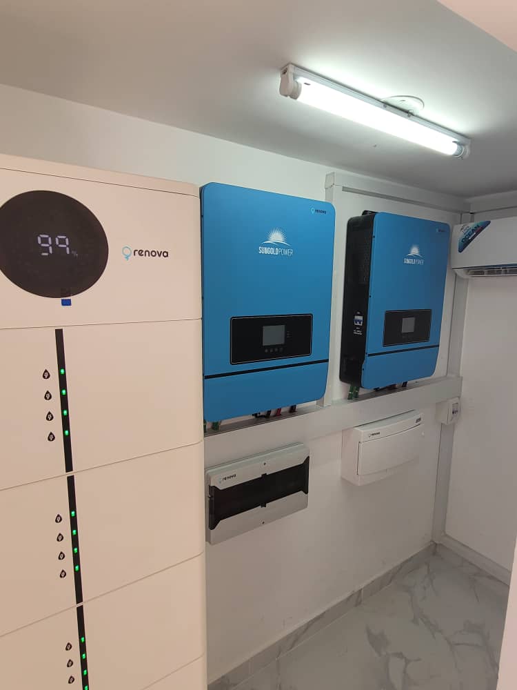 Baterías y inversores del sistema de 20kW con 40kWh en Vivienda en Playa, La Habana